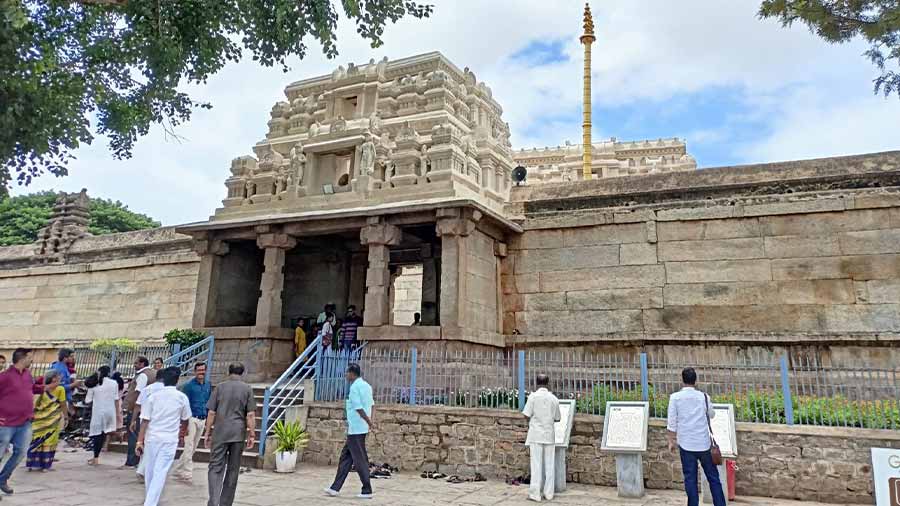 Lepakshi Temple or वीरभद्र मंदिर